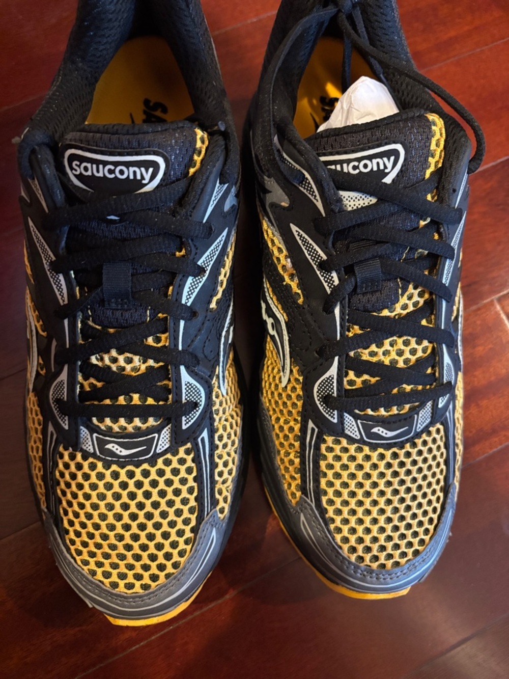 Saucony Men’s Yellow and Black Athletic Running Shoes - Picture 2 of 4